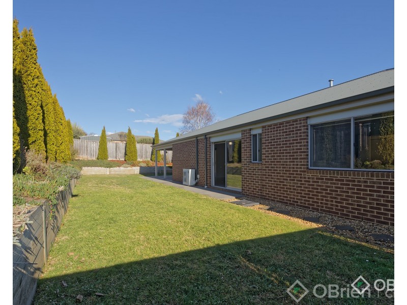 8 Tara Grove, Drouin VIC 3818