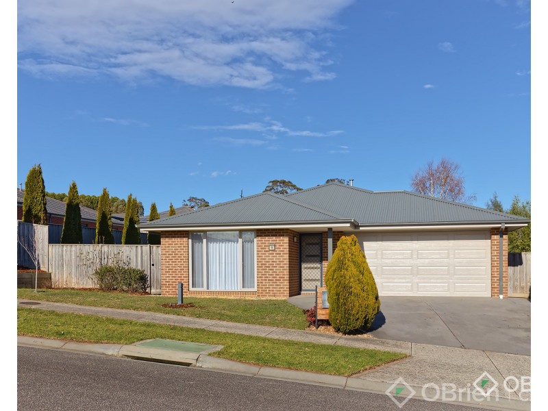 8 Tara Grove, Drouin VIC 3818