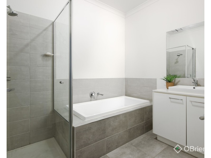 2/275a Princes Way, Drouin VIC 3818