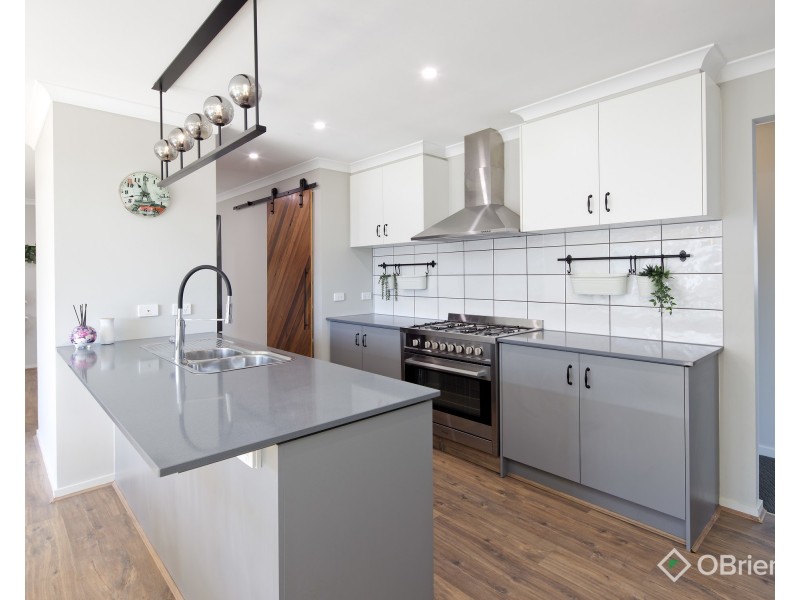 10 Mountain Ash Street, Warragul VIC 3820