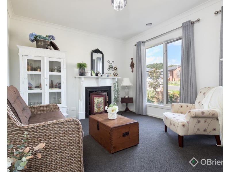 14 Diamond Street, Drouin VIC 3818