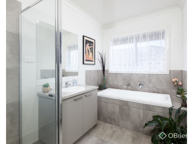 14 Diamond Street, Drouin VIC 3818