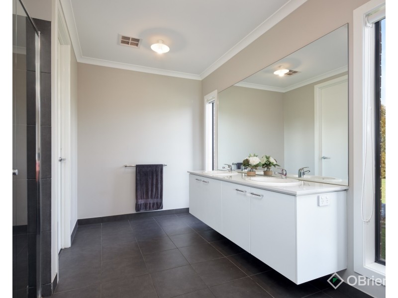 14 Grace Court, Drouin VIC 3818