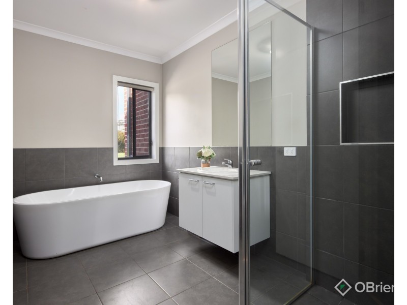 14 Grace Court, Drouin VIC 3818