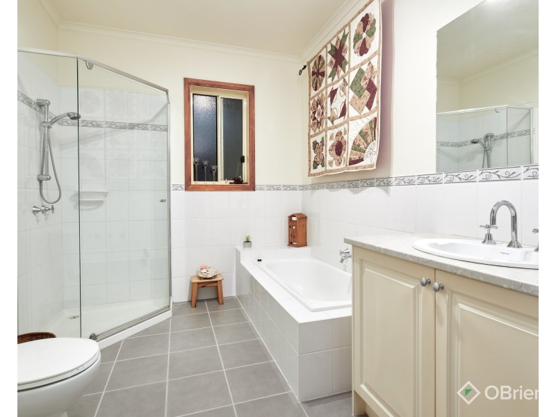 14 Silky Oak Court, Garfield VIC 3814