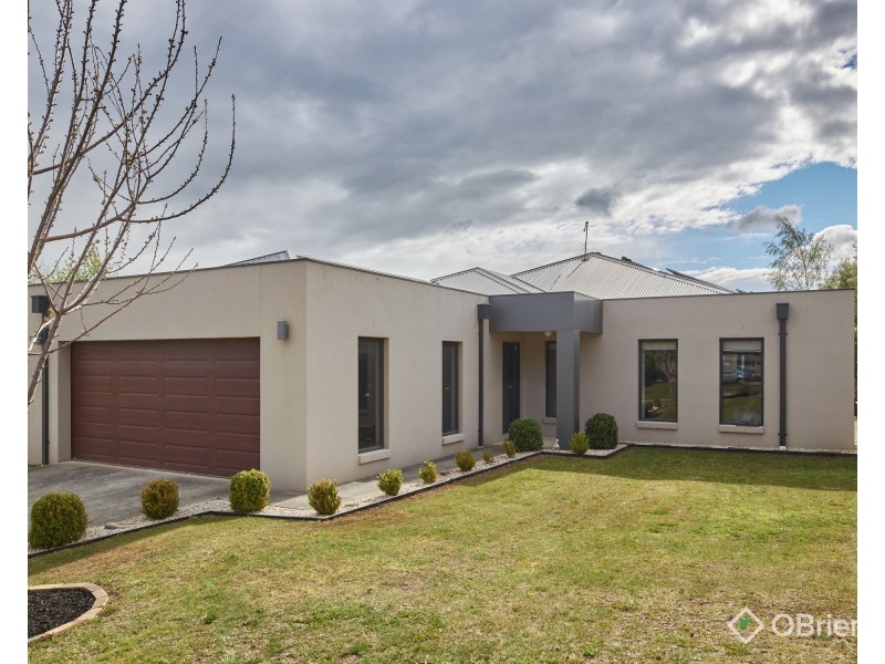 4 Waterford Court, Drouin VIC 3818