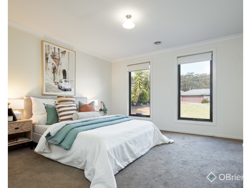 4 Waterford Court, Drouin VIC 3818
