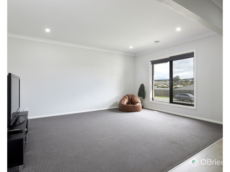 25 Wakeful Crescent, Drouin VIC 3818