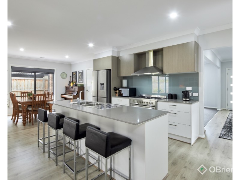 25 Wakeful Crescent, Drouin VIC 3818