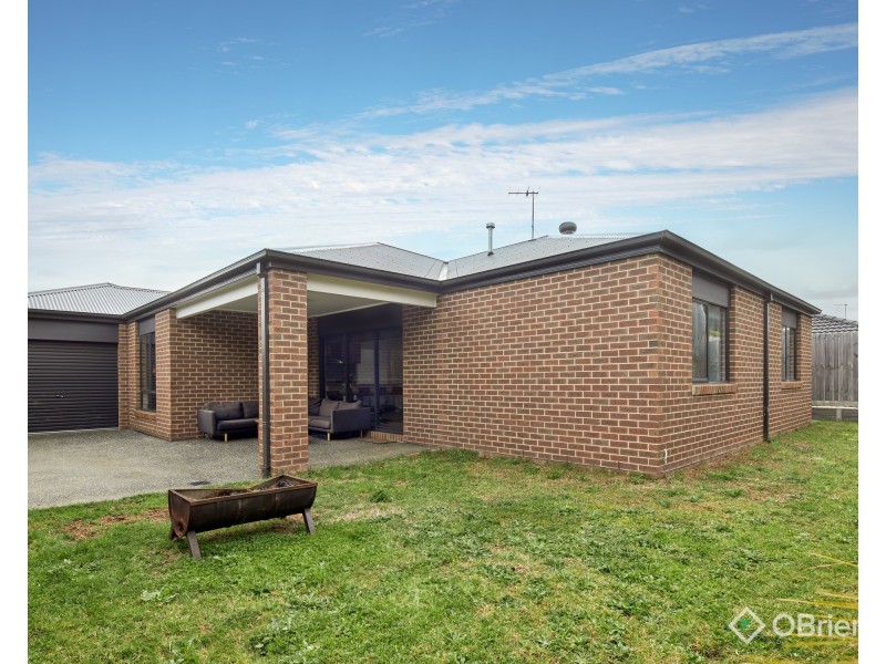 25 Wakeful Crescent, Drouin VIC 3818