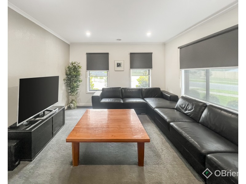 2 Saxon Road, Drouin VIC 3818