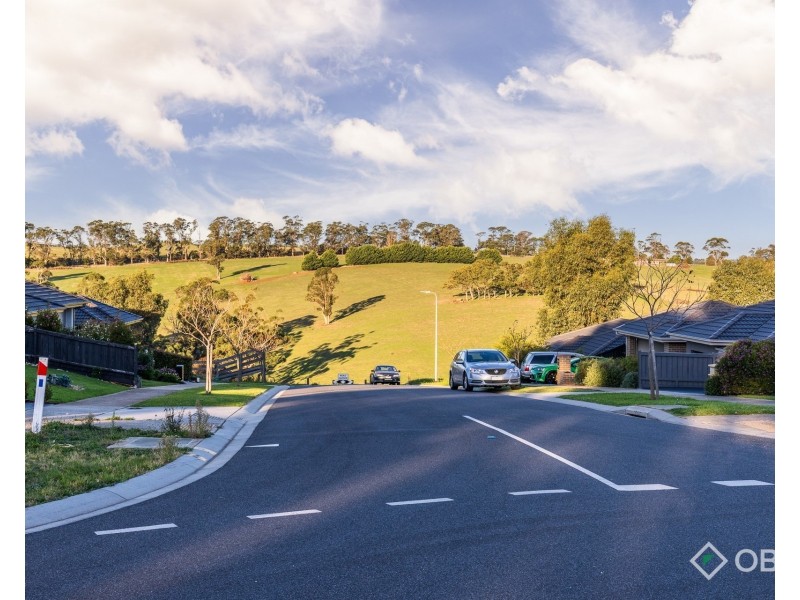2 Saxon Road, Drouin VIC 3818