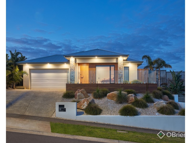 19 Sloane Square, Drouin VIC 3818