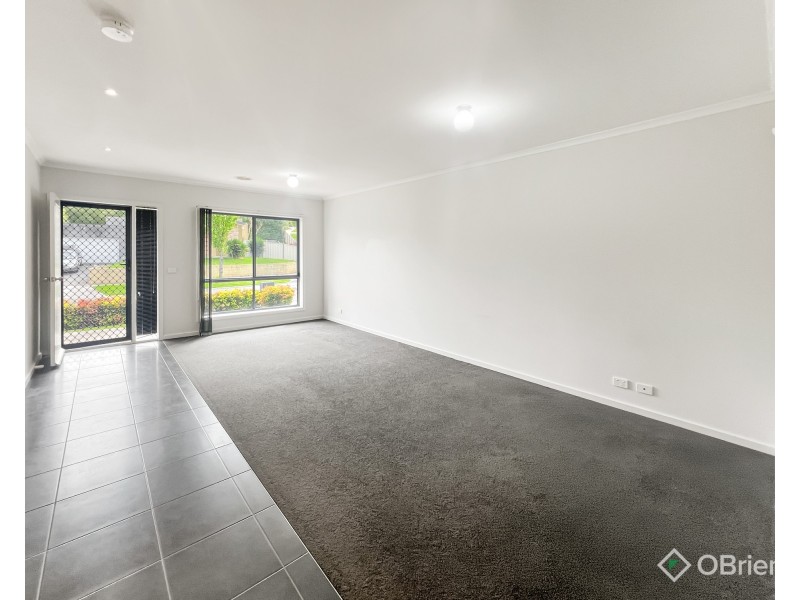 29 Valleyview Grove, Drouin VIC 3818