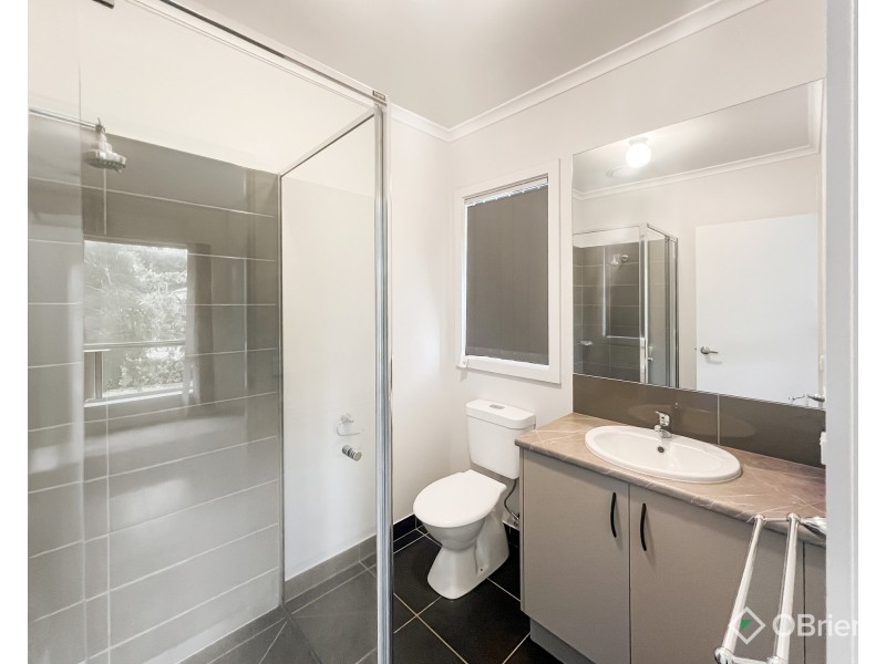 29 Valleyview Grove, Drouin VIC 3818
