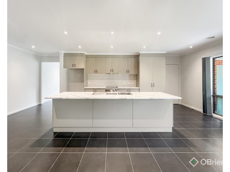 29 Valleyview Grove, Drouin VIC 3818