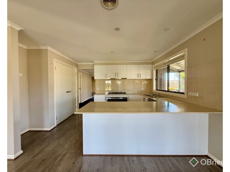 25 Buscombe Crescent, Drouin VIC 3818