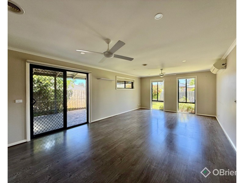 25 Buscombe Crescent, Drouin VIC 3818