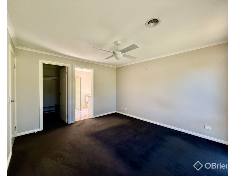 25 Buscombe Crescent, Drouin VIC 3818