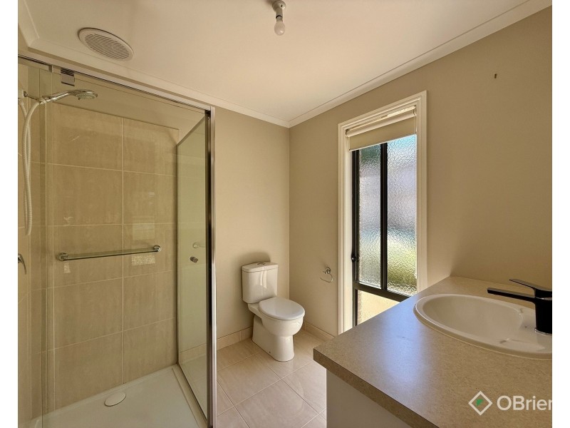 25 Buscombe Crescent, Drouin VIC 3818
