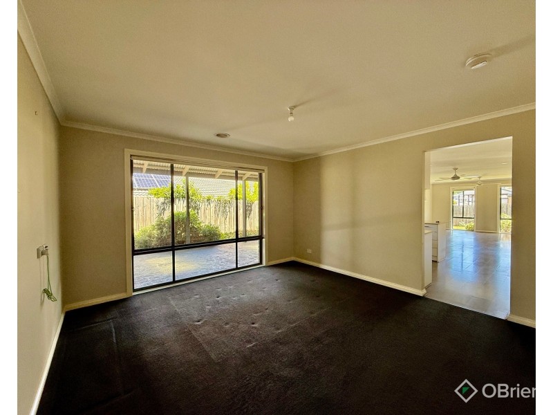 25 Buscombe Crescent, Drouin VIC 3818