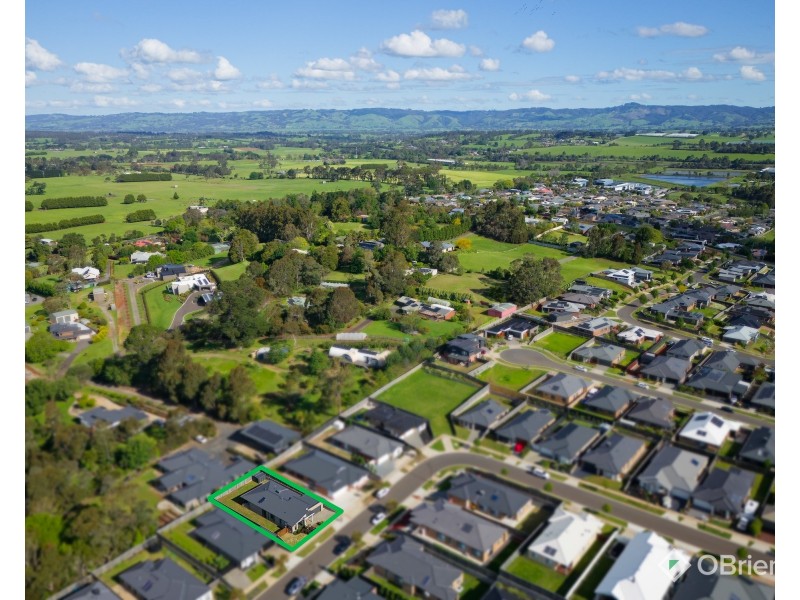32 Kurrajong Road, Warragul VIC 3820