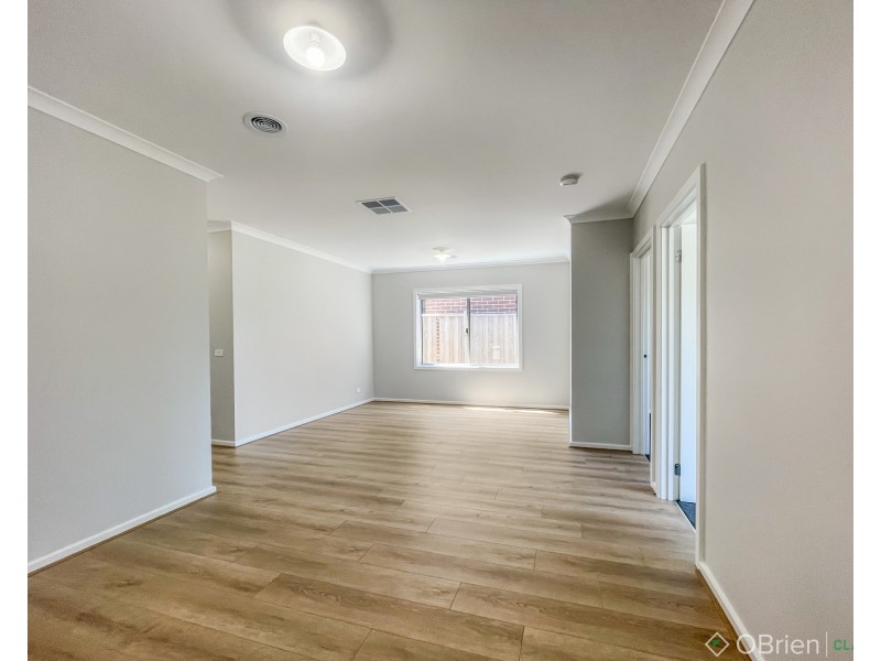8 Meadowbrook Crescent, Warragul VIC 3820