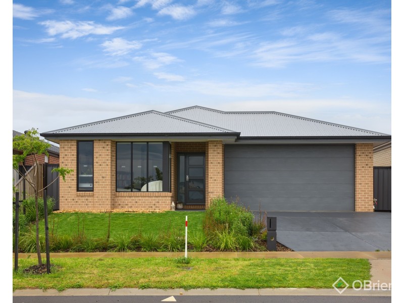 12 Snows Hill Avenue, Warragul VIC 3820