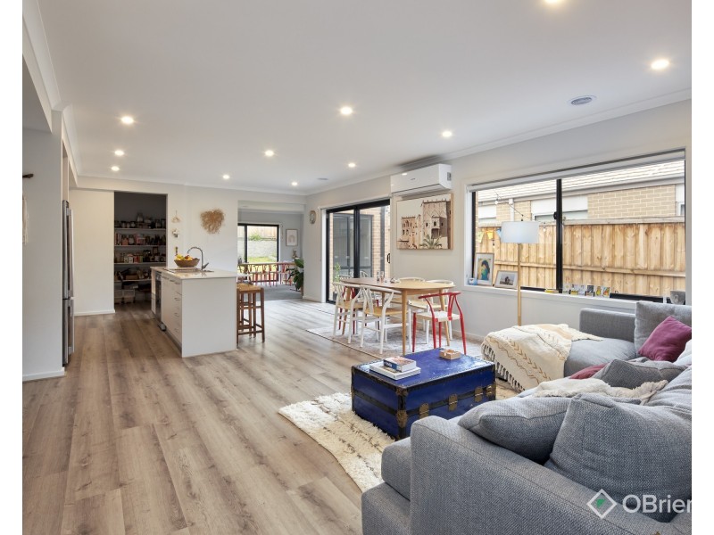 12 Snows Hill Avenue, Warragul VIC 3820
