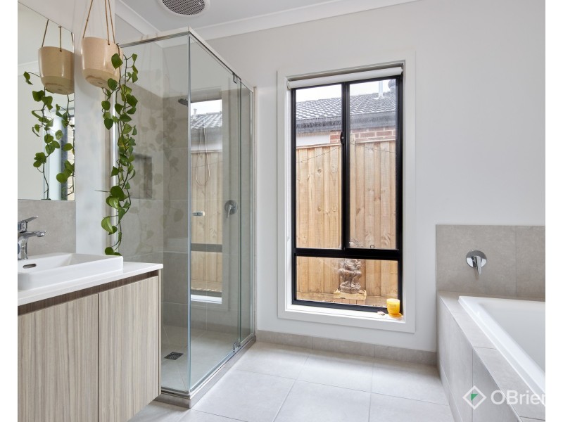 12 Snows Hill Avenue, Warragul VIC 3820