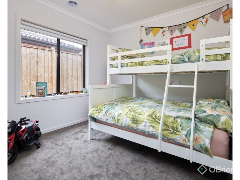 12 Snows Hill Avenue, Warragul VIC 3820