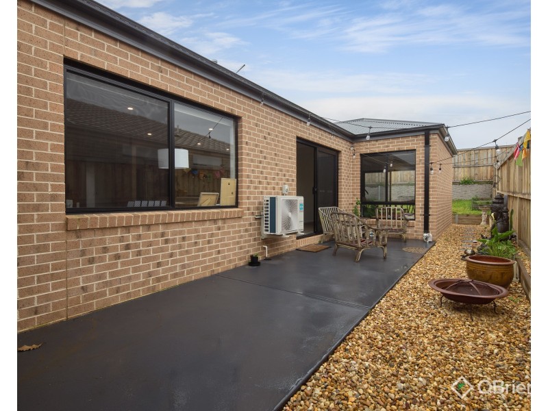12 Snows Hill Avenue, Warragul VIC 3820