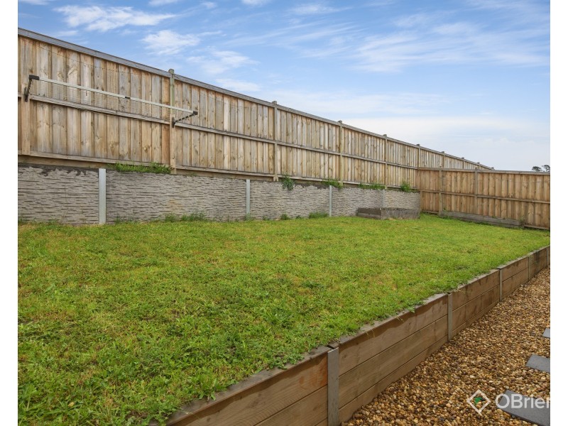 12 Snows Hill Avenue, Warragul VIC 3820