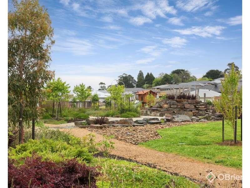 12 Snows Hill Avenue, Warragul VIC 3820