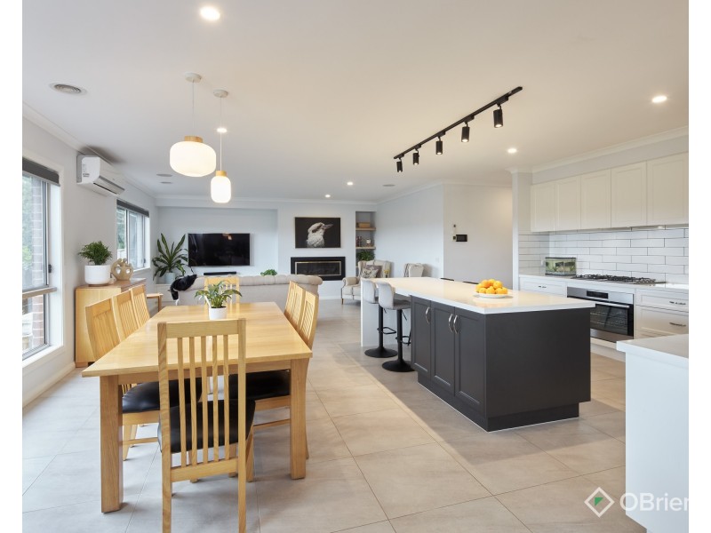 9 Finch Court, Drouin VIC 3818