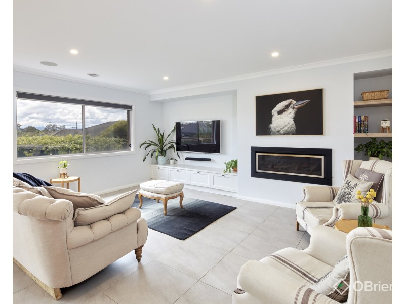 9 Finch Court, Drouin VIC 3818