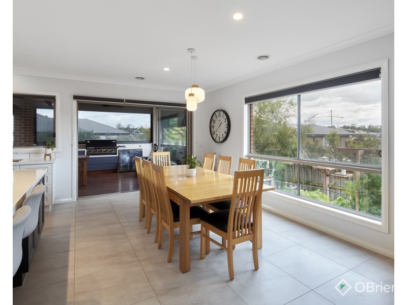 9 Finch Court, Drouin VIC 3818