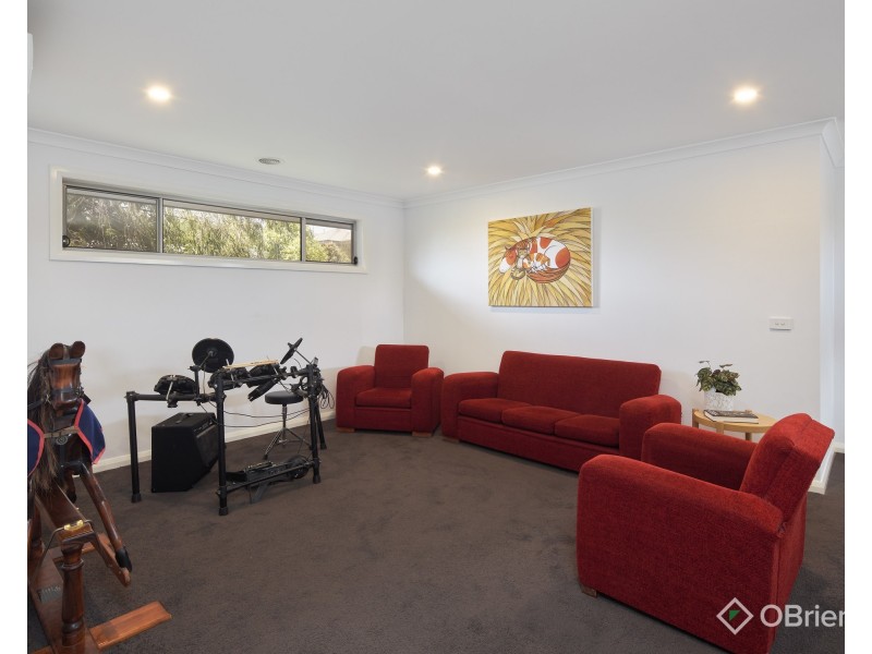 9 Finch Court, Drouin VIC 3818