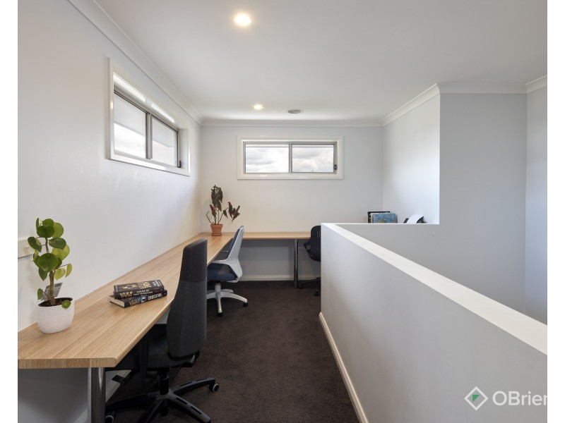 9 Finch Court, Drouin VIC 3818