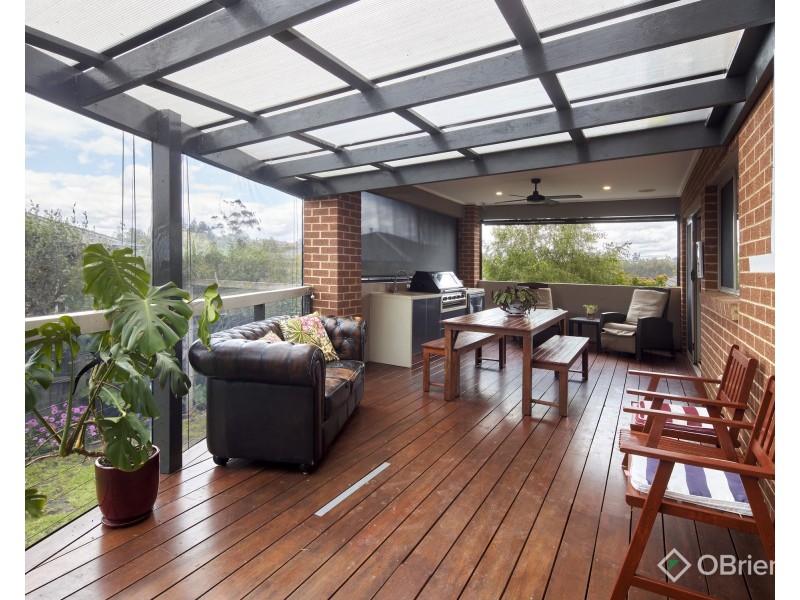 9 Finch Court, Drouin VIC 3818