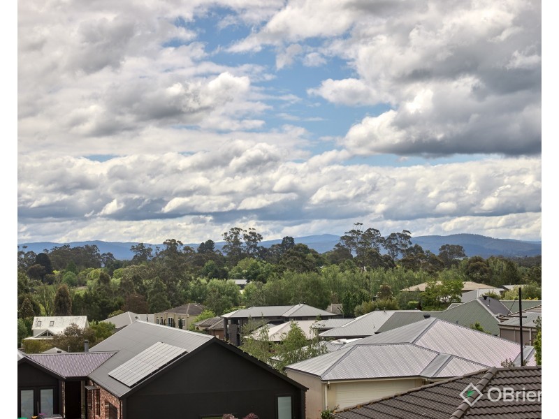9 Finch Court, Drouin VIC 3818