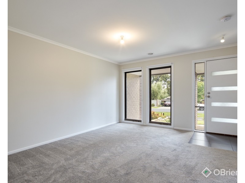 5 Harmon Drive, Drouin VIC 3818