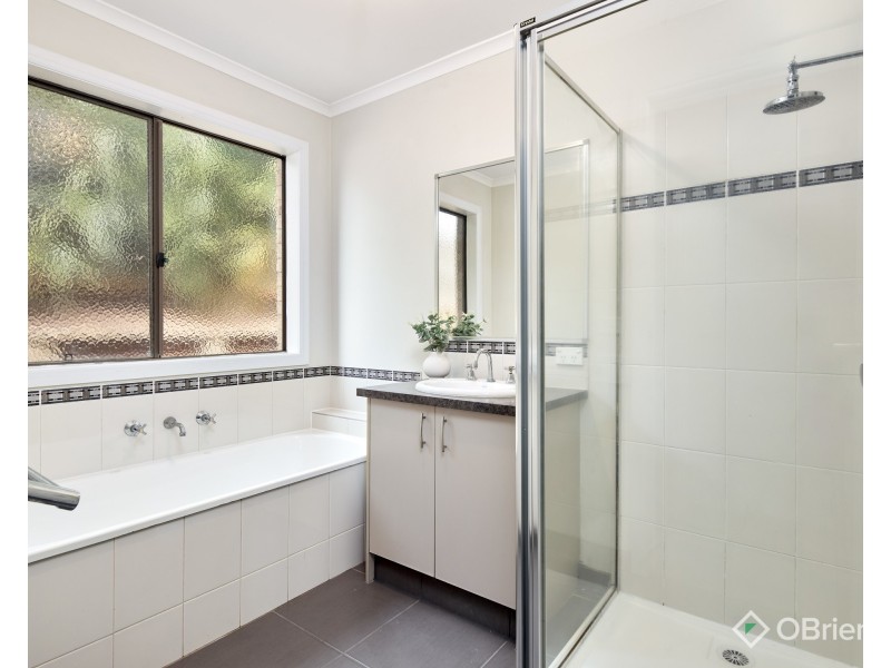 5 Harmon Drive, Drouin VIC 3818