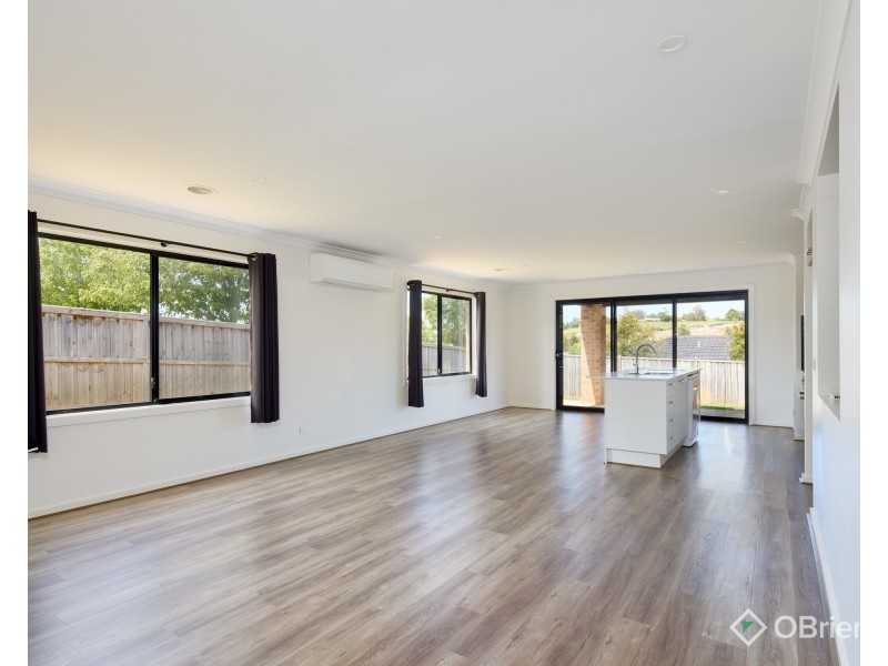 33 Streeton Drive, Warragul VIC 3820