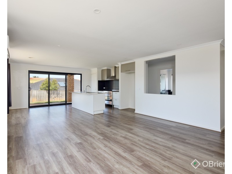 33 Streeton Drive, Warragul VIC 3820