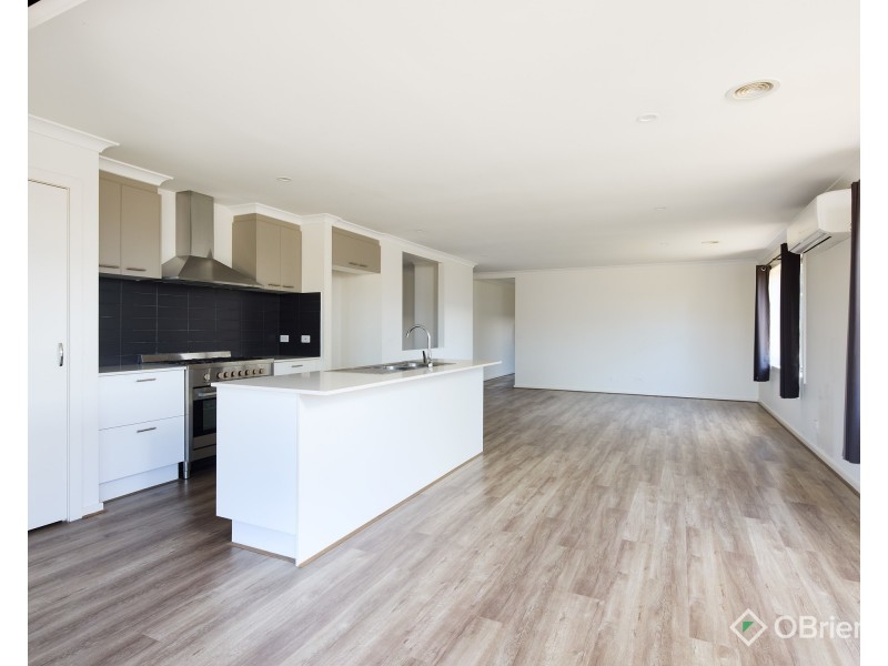 33 Streeton Drive, Warragul VIC 3820
