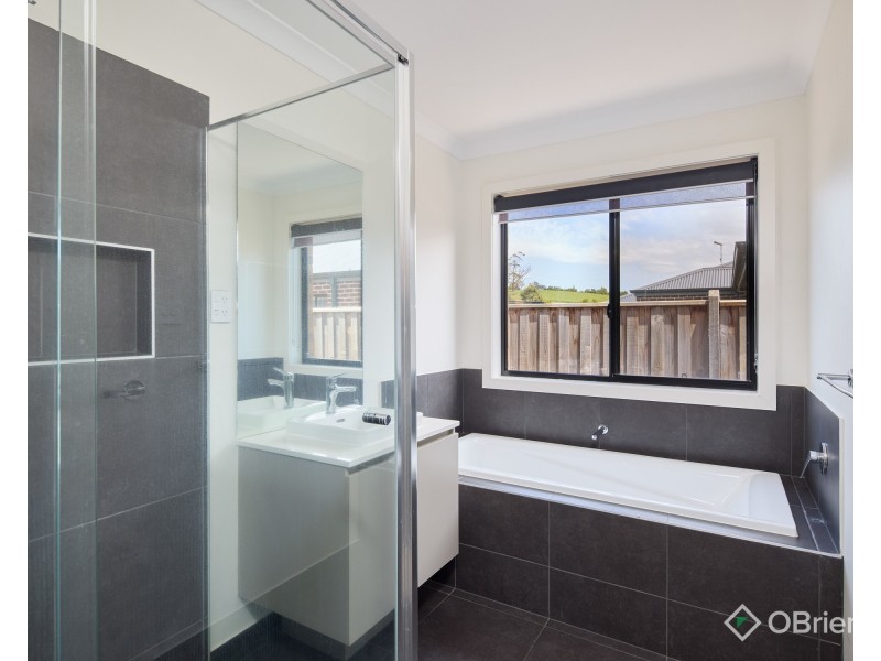 33 Streeton Drive, Warragul VIC 3820