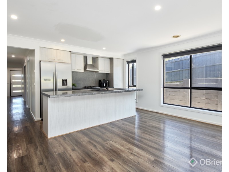 2 Palm Square, Drouin VIC 3818