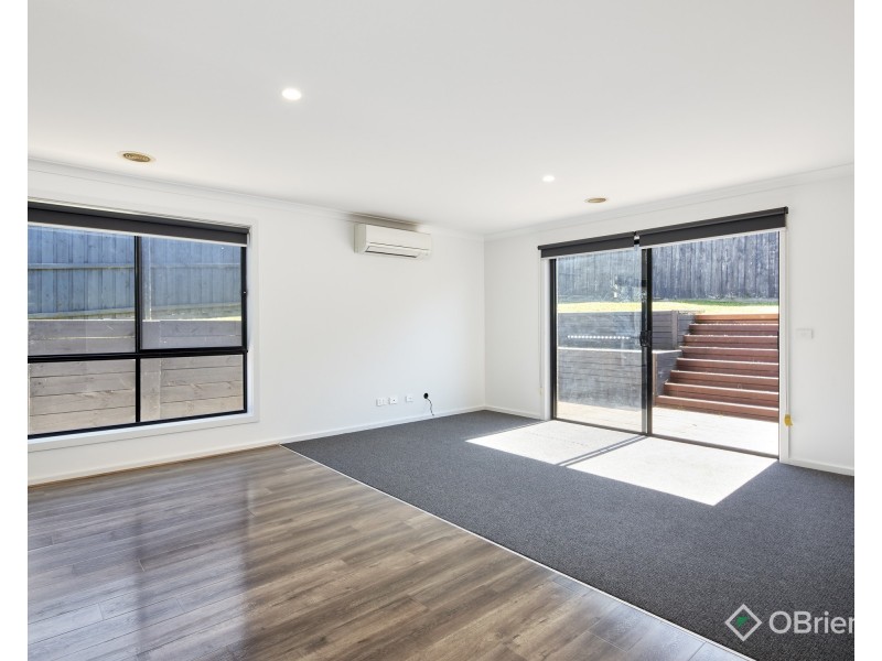 2 Palm Square, Drouin VIC 3818