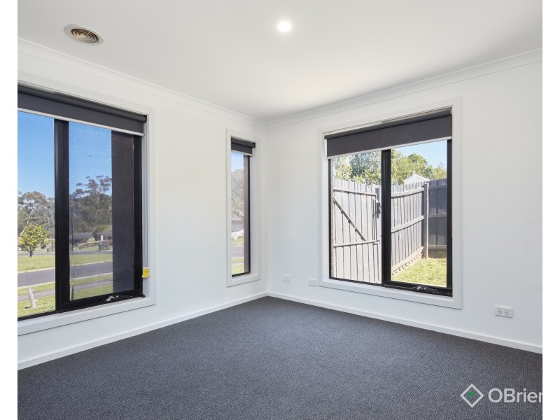 2 Palm Square, Drouin VIC 3818